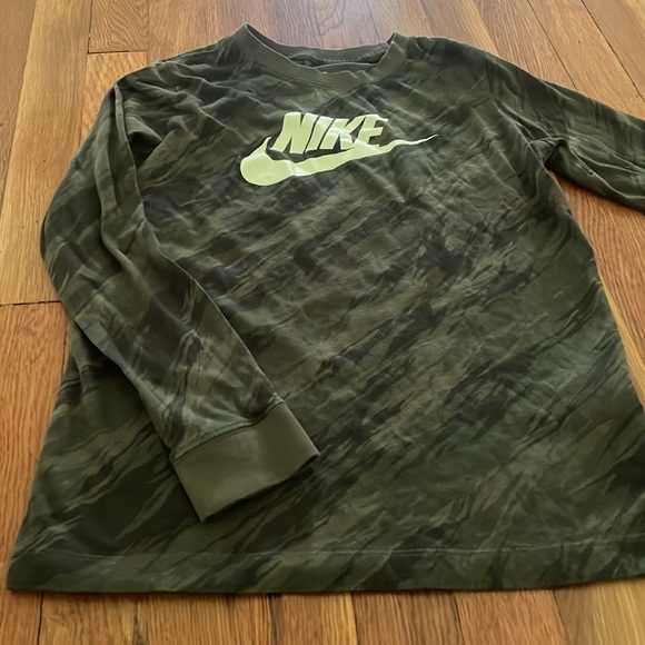 Nike kids top - Picture 2 of 6